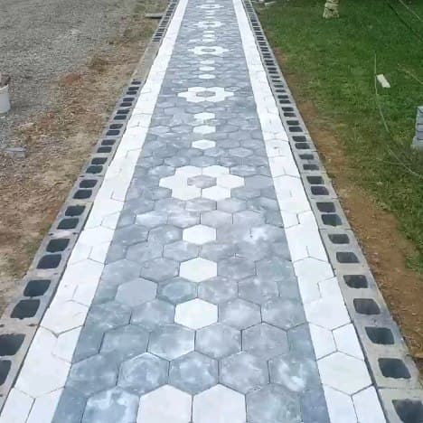 Desenli parke yolu