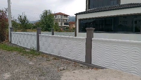 Bahçe Duvarı Seçenekleri: Perde Duvar, Kalıp Duvar, Taş Duvar
